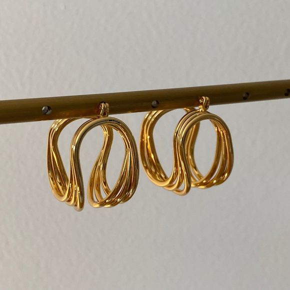 18K Gold Plated Organic Wavy Infinity Wired Hoops Earrings - Picture 2 of 6